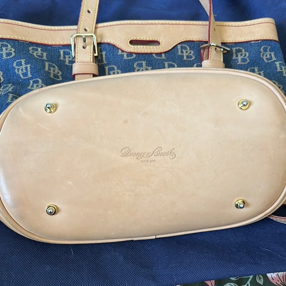 Dooney & Bourke reposhing this